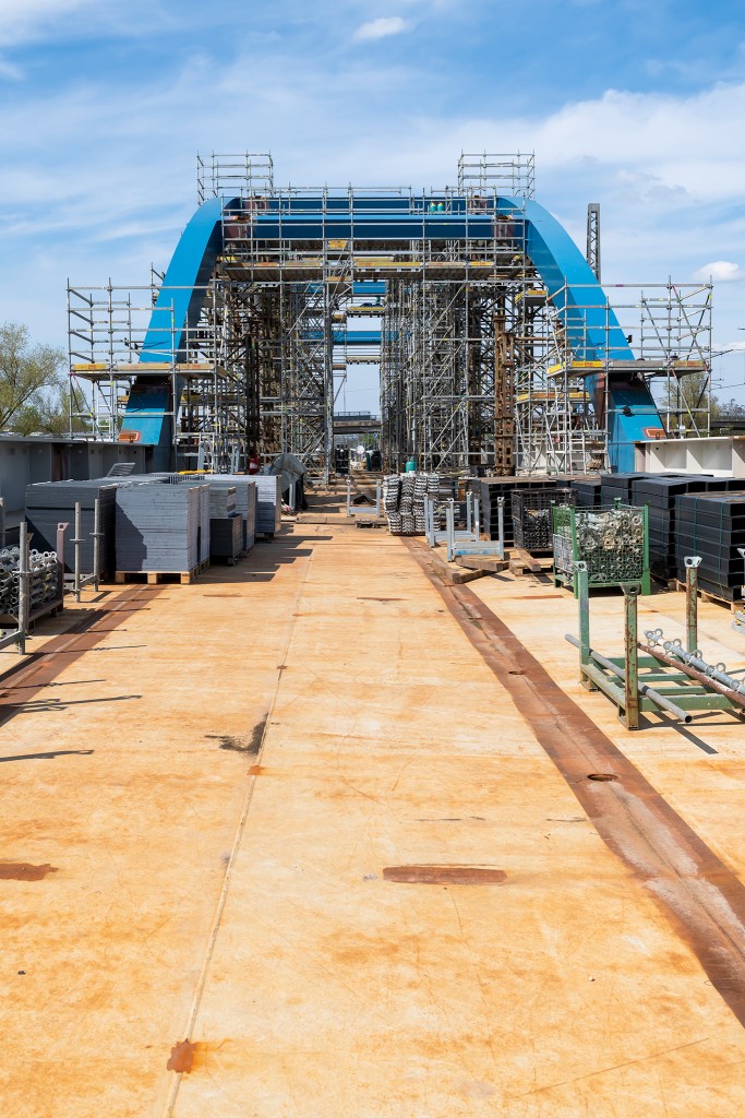 Vana mostu, po dokončení bude doplněno kolejové lože pro dvoukolejku