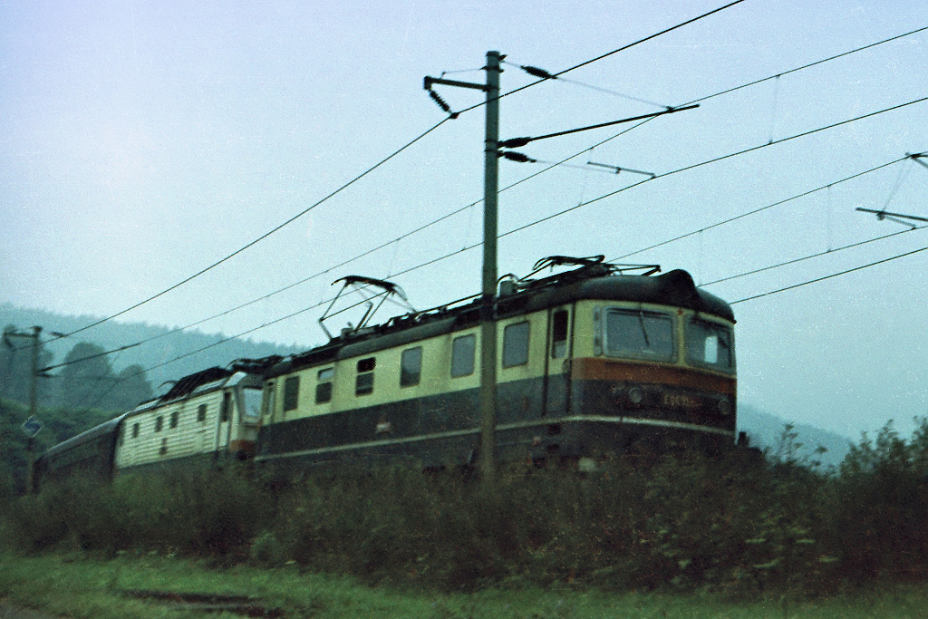 E669.2104 Ústí u Vsetína (26.8. 1985) - společně s E499.2007