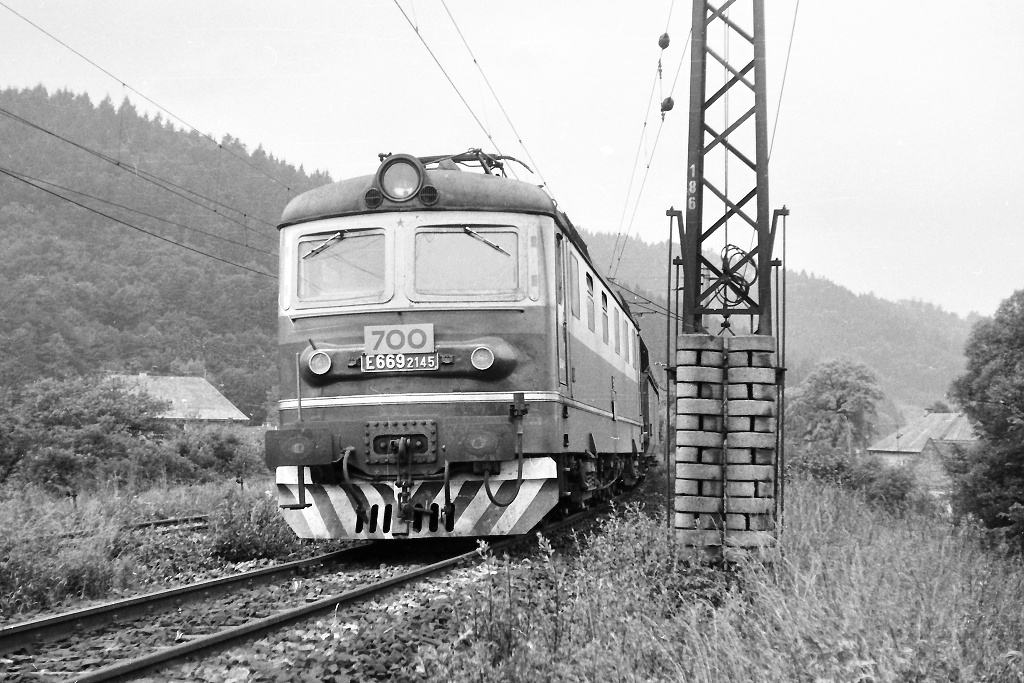 E669.2145 Ústí u Vsetína (26.6. 1988)