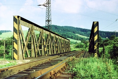 Ústí u Vsetína - původní most přes Senici na trase Vsetín - Velké Karlovice (1.7. 1987)