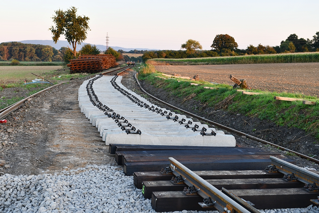 Zárodek oblouku o poloměru R=195 m směr Žleby Zárodek oblouku o poloměru R=195 m směr Žleby