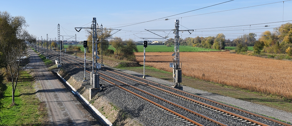 Velim - Cerhenice (Pečky) - pohled směr Velim (27.10. 2022) Velim - Cerhenice (Pečky) - pohled směr Velim (27.10. 2022)