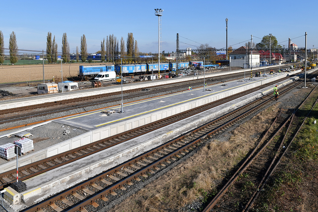 žst. Velim - rekonstrukce ostrovního nástupiště (27.10. 2022) žst. Velim - rekonstrukce ostrovního nástupiště (27.10. 2022)