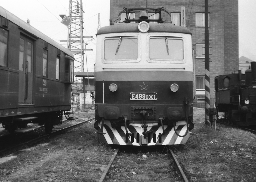E499.0001 krátce po opravě v ŽOS Vrútky, stejně jako ostatní vystavované elektrické lokomotivy