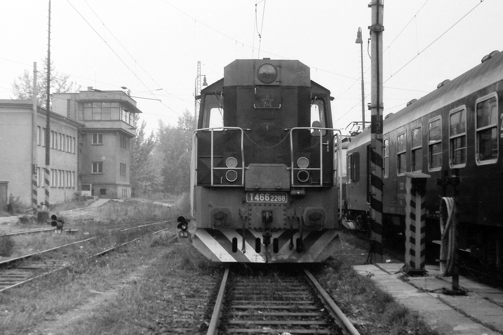 T466.2268 - na chvíli odstavená na kolejích s vystavovanými lokomotivami