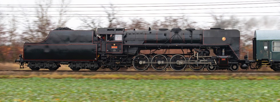 Druhý den po zatěžovací zkoušce se vydal historický vlak v čele s lokomotivou 475.111 z Rosic nad Labem do Hradce Králové a zpět 