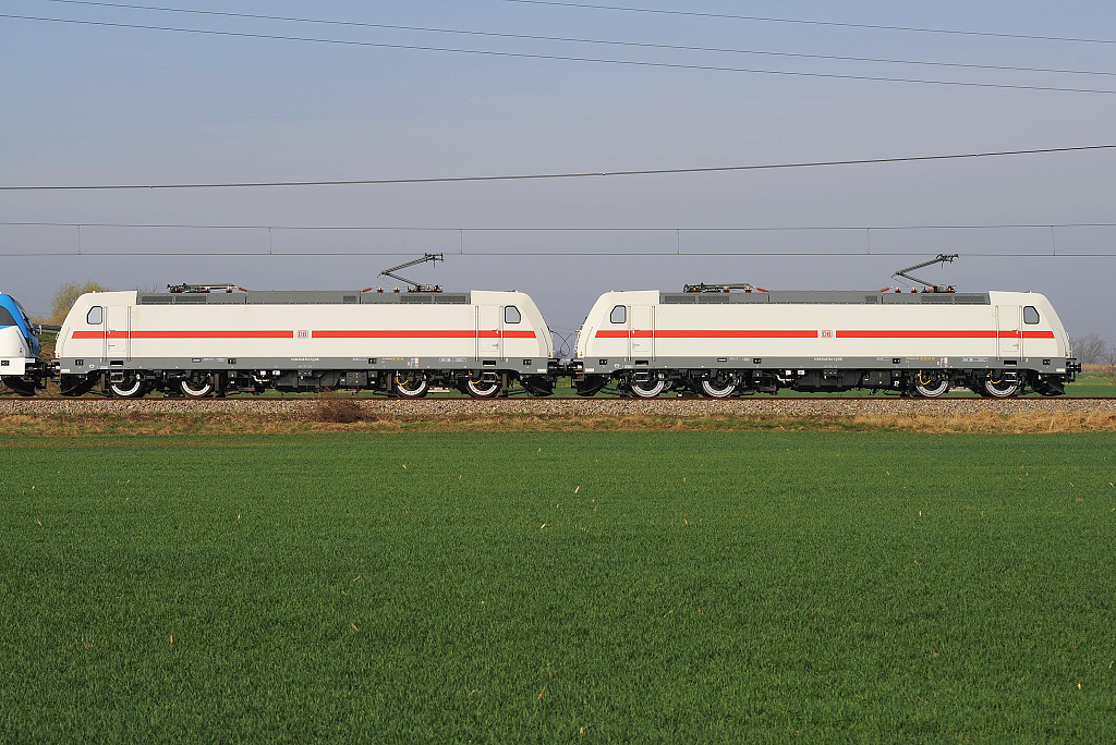 Lokomotivy 146.551 a 146.554 Traxx ve zbarvení pro IC vlaky DB - Velim (18.4. 2013) 