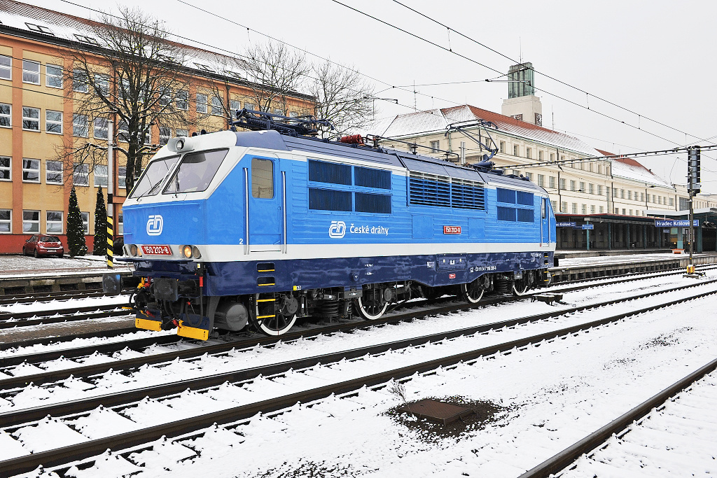 150.203 Hradec Králové (22.1. 2014) - odstupující od soupravy R 927