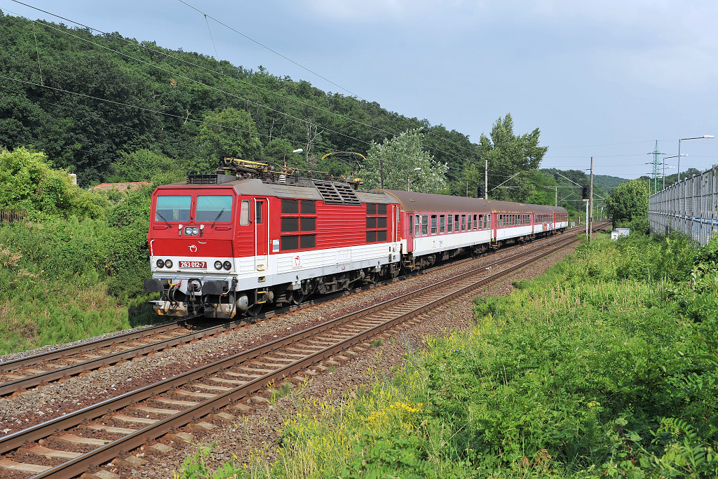 263.012 Bratislava Lamač (7.7. 2013) - nasazení na klasické soupravě Os 2020 z Bratislavy do stanice Kúty