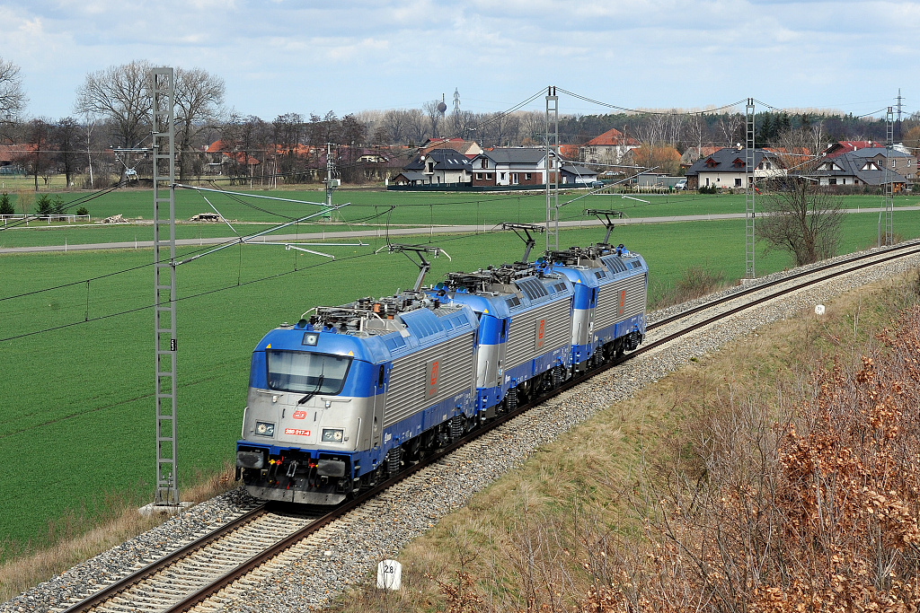 Jedna z mnoha zkušebních jízd škodováckých lokomotiv - 380.017 společně s 380.007 a 380.014, Velim (13.4. 2013) 