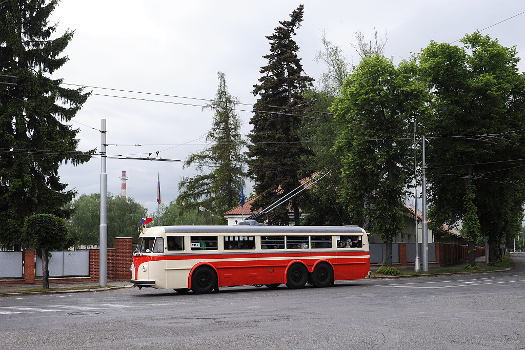 Trolejbus TATRA T 400/III zapůjčený z pražského muzea