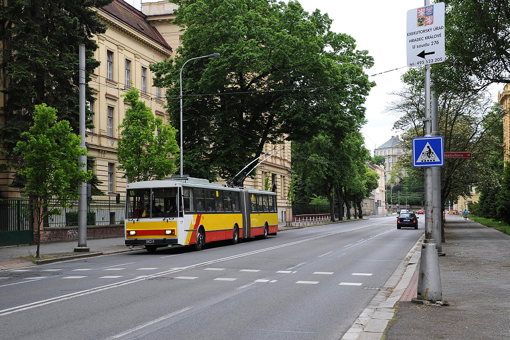 Ještě do nedávna byl tento typ trolejbusu (Škoda Tr15) k vidění běžně v hradeckých ulicích