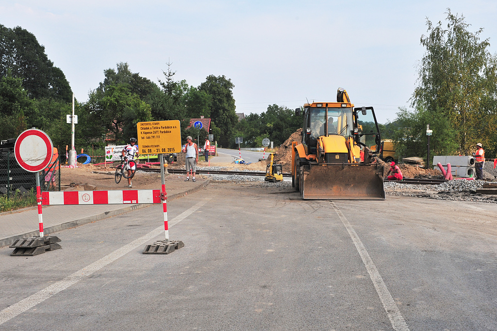 Silniční doprava z Častolovic ve směru na Vamberk je vedena po objízdných trasách do konce srpna