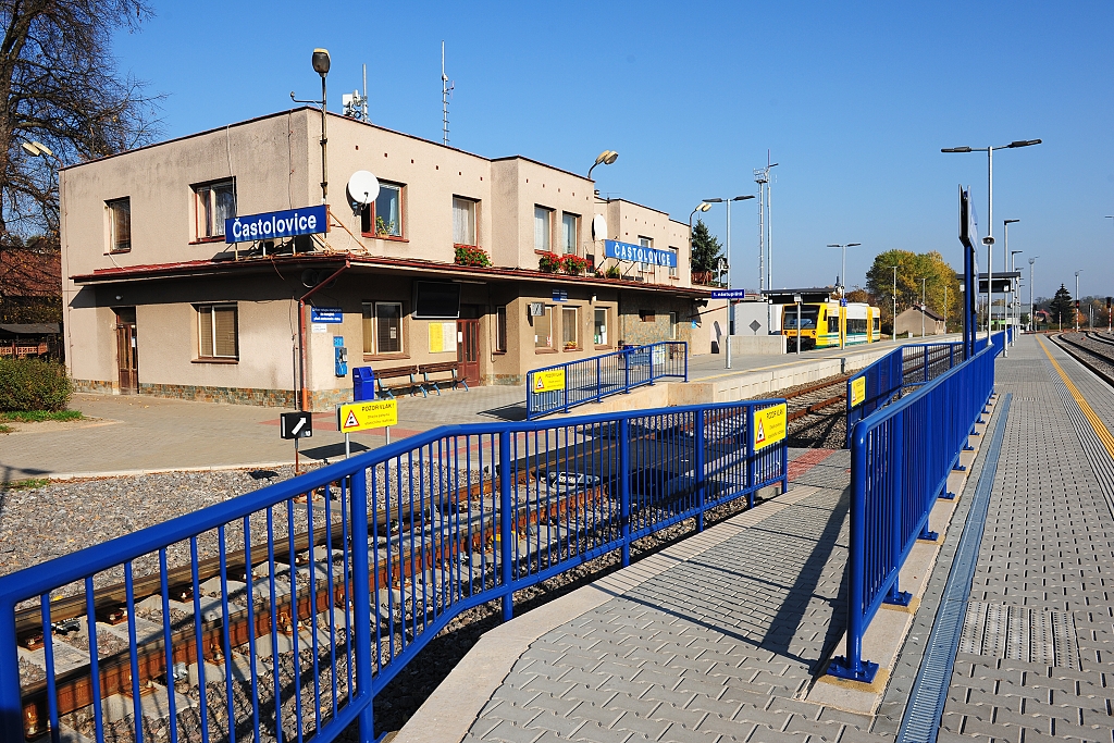 Přístup na poloostrovní nástupiště (31.10. 2015)