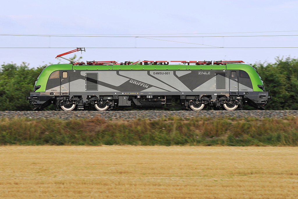 Lokomotiva E4MSU.001 polského výrobce Newag Gliwice - Velim (11.8. 2013) 