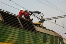 Stéblová (28.2. 2003) - po nárazu došlo k zaklesnutí sběrače lokomotivy do trolejového vedení