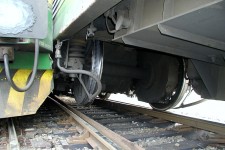 Stéblová (28.2. 2003) - detailní pohled na podvozek vykolejené lokomotivy