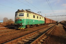 123.026 Opatovice nad Labem (26.2. 2013) - prjezd do EOp, v pozad momentln neschopn jednotka 440.008