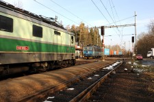 122.019 Stéblová (26.2. 2013) - průjezd kontejnerového vlaku s lokomotivou 363.014 v čele