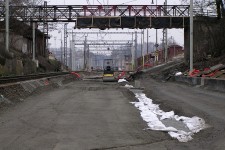 Choceň (23.3. 2004) - úpravná zemní pláň pod kolejí č.1 a kolejí směr Litomyšl