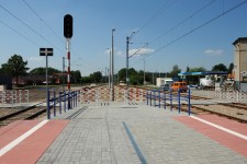 Wieliczka Park (18.6. 2012) - úrovňový přístup na ostrovní nástupiště