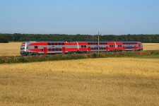 211.001 Velim (26.7. 2008) - jednotka 575 LG pro Litevské železnice 