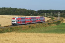211.001 Velim (26.7. 2008) - jednotka 575 LG pro Litevské železnice