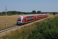 211.001 Velim (26.7. 2008) - jednotka 575 LG pro Litevské železnice 