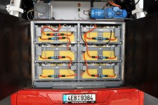 Zdroj pohonu elektrobusu (5.10. 2013) - vystaven bhem dne otevench dve v DP HK