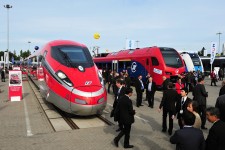 Asi nejvet magnet vstavy, italsk jednotka Frecciarossa 1000, v pozad pak Stadler FLIRT 3 a kodovck jednotka 7Ev