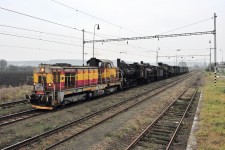 730.630 Dobšice nad Cidlinou (29.11. 2014) - odvoz lokomotiv NTM 404.003, 414.404, 434.0170 z Jaroměře