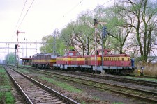 751.139 HK-Slezské Předměstí (24.4. 1996) - odvoz lokomotiv do kovošrotu 725.601 a 725.043