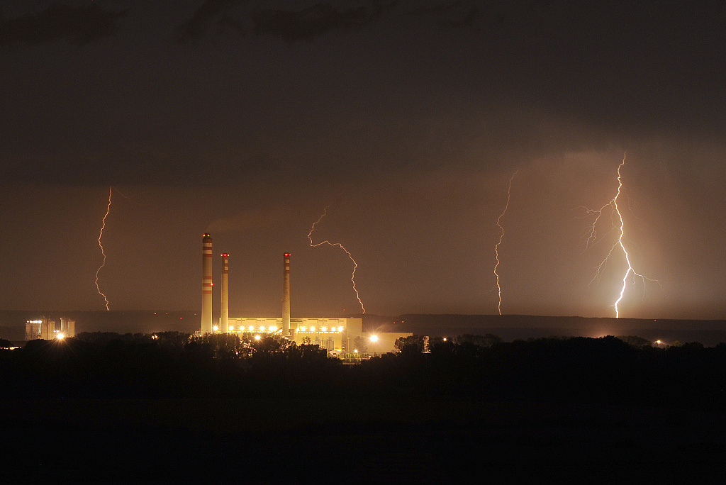 Opatovice nad Labem (7.8. 2013) - zatím ještě vzdálená bouřka někde u Čáslavi