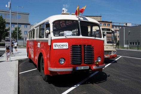 Provozní historické autobusy Škoda 706 RO a KAROSA ŠM11 zapůjčené z Prahy