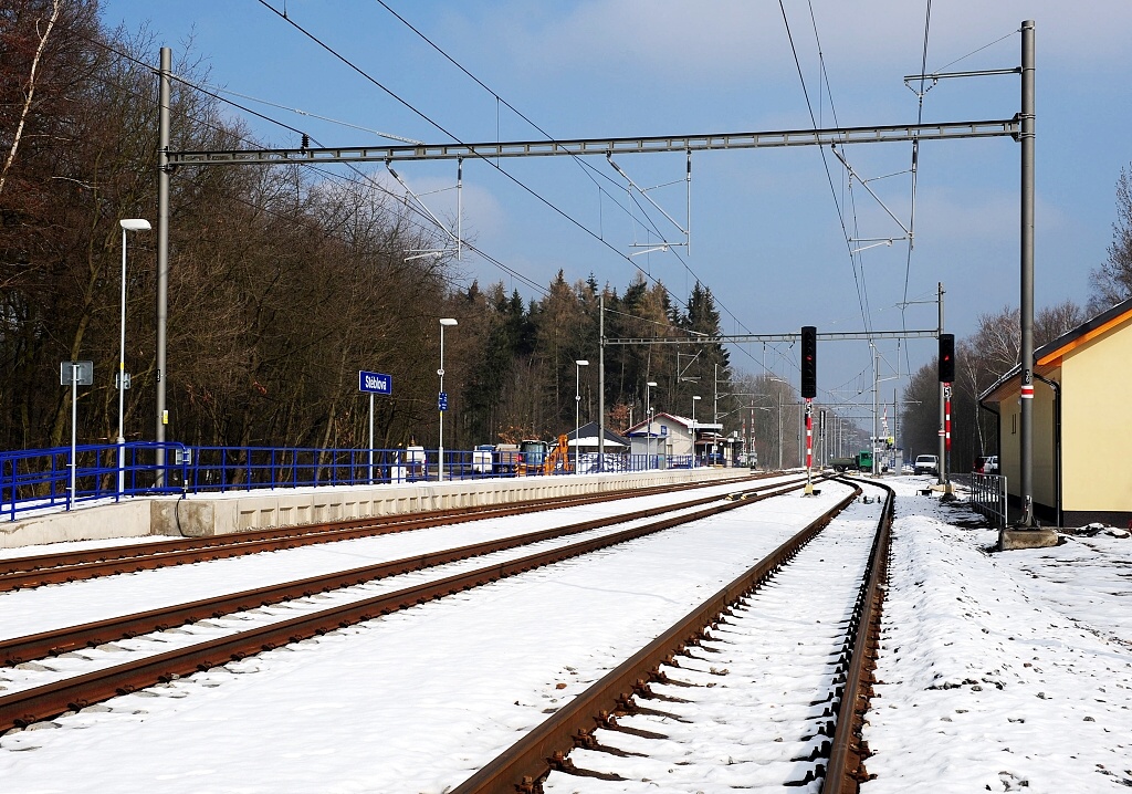Stéblová, nástupiště pro směr Pardubice (10.3. 2016) Stéblová, nástupiště pro směr Pardubice (10.3. 2016)