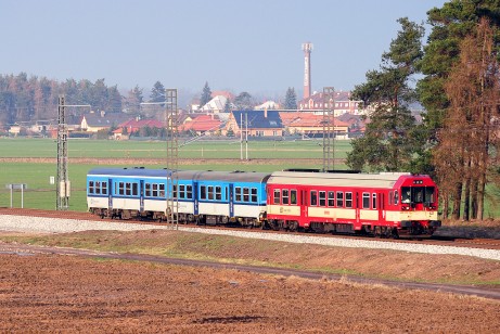 Opatovice nad Labem - eperka, v pozad vleka elektrrny Opatovice