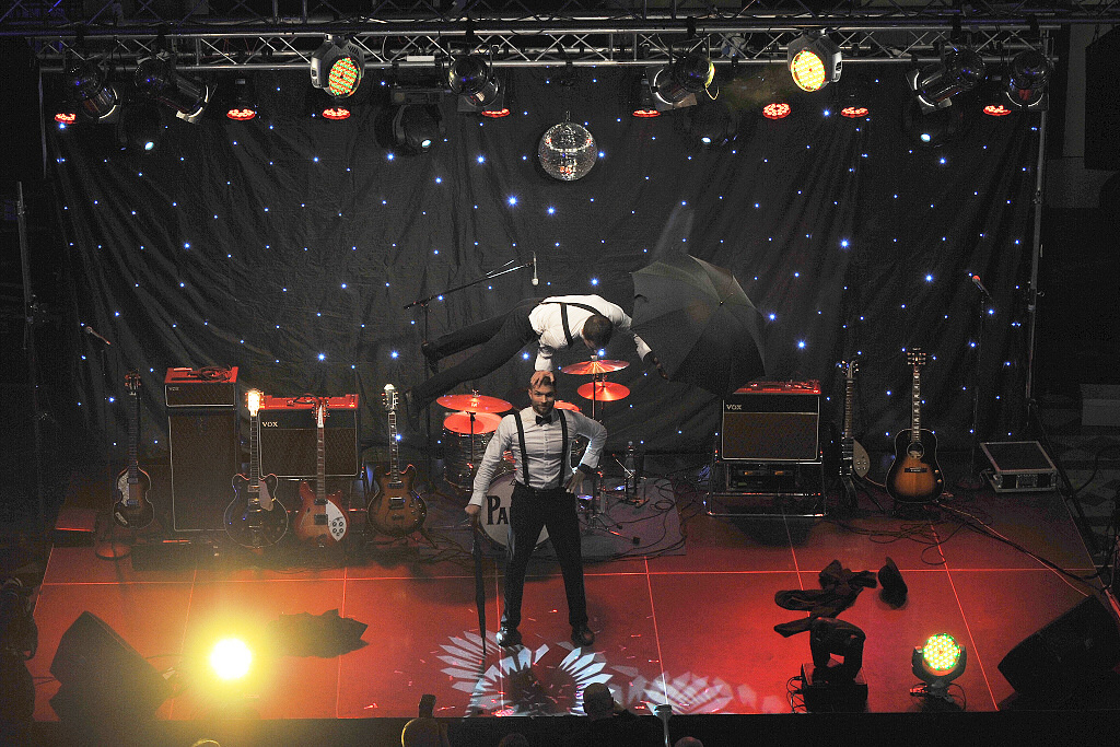 Na úvod Gentlemen show - duo Daeman Na úvod Gentlemen show - duo Daeman