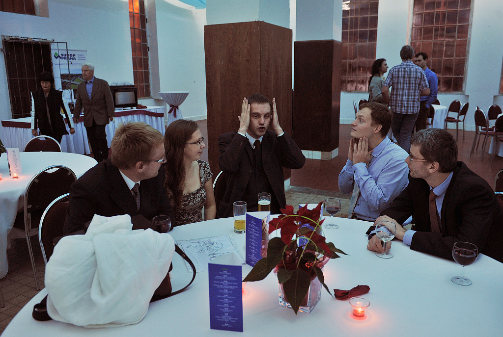 Projektanti při (určitě důležité) debatě Projektanti při (určitě důležité) debatě