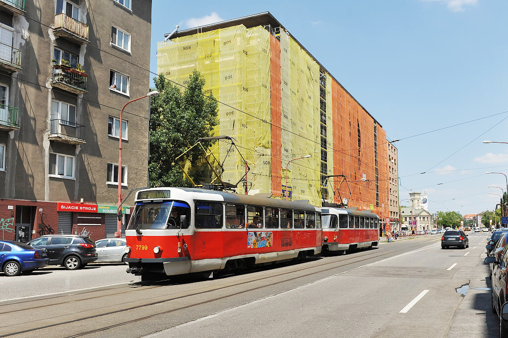 7799 Bratislava (8.7. 2013) - tramvaj typu T3P na lince 4 v centru Bratislavy společně s inv. číslem 7800