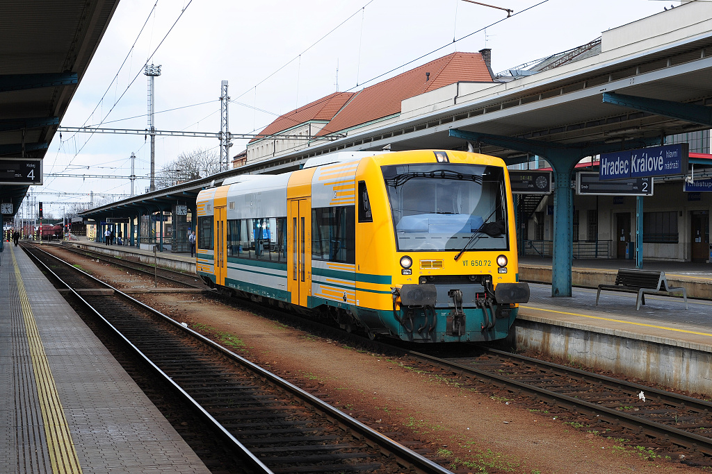 VT 650.72 v Hradci Králové připravený na odjezd do Chlumce nad Cidlinou (4.4. 2015)